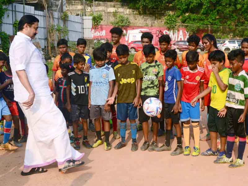 Al-Rihala presents Sports Minister to Rajaji Nagar Football Academy